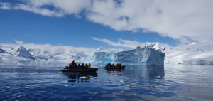 Zodiac Cruising & Shore Program Zodiac Cruising & Shore Program